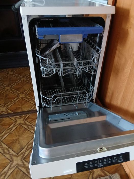 Продам посудомоечную машину