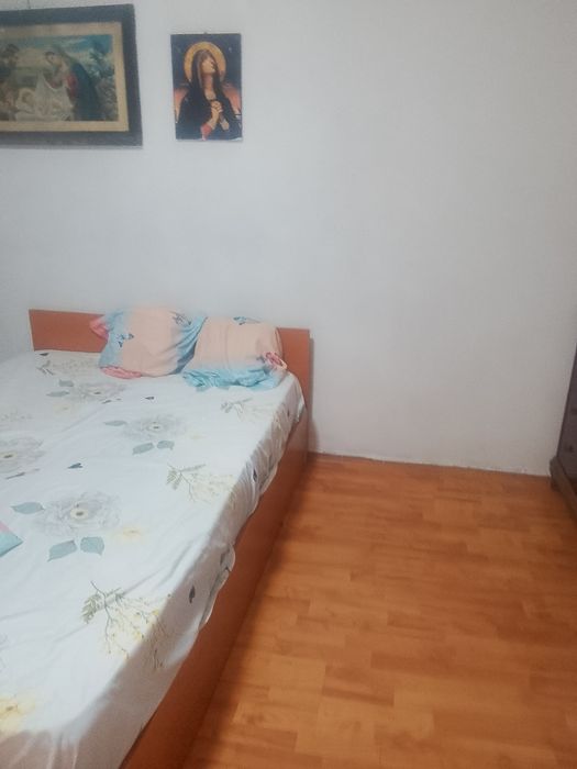 Cameră mare la curte