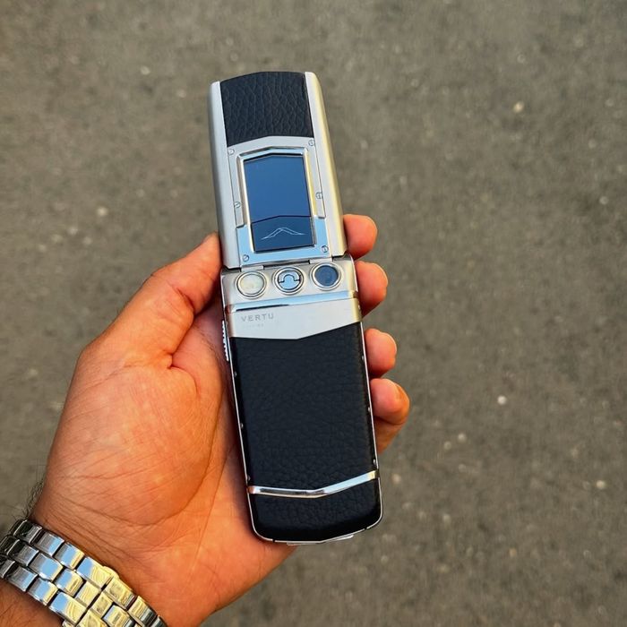 Продам Телефон Vertu Ayxta V77