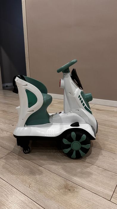 Электромобиль детский