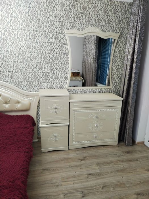 Продам спальнию гарнитур