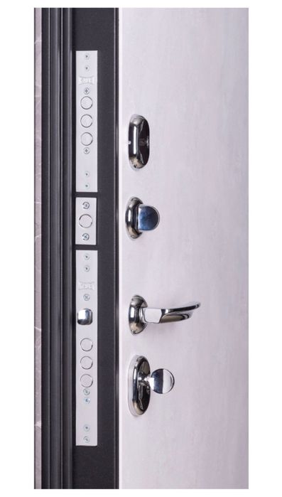 Продам входную дверь