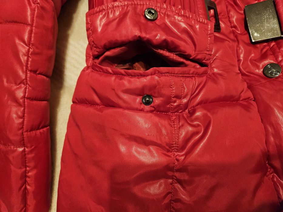 Geaca Guess, mărimea S, roșu aprins