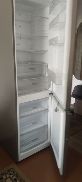 Продам Холодильник LG