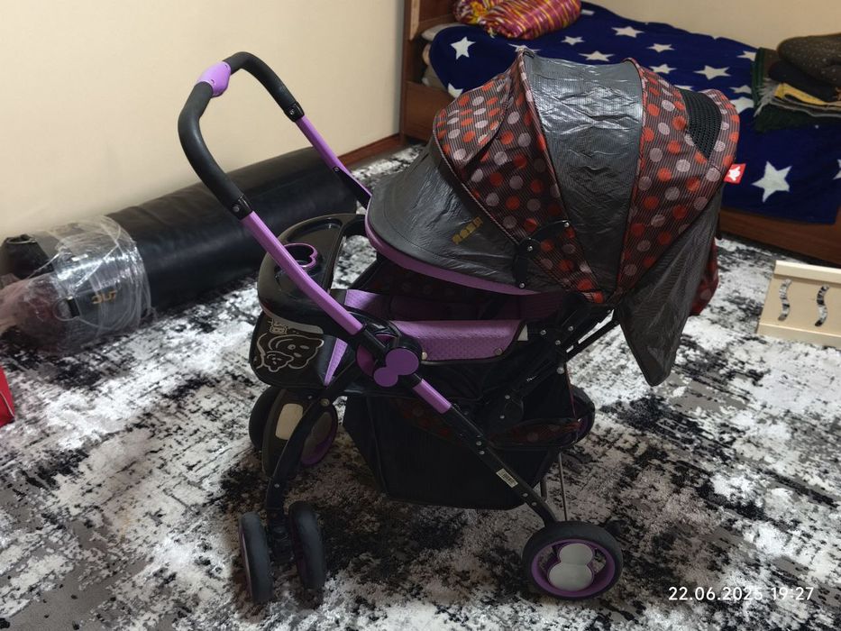 Xolati yangi bo'lgan bolalar aravachasi