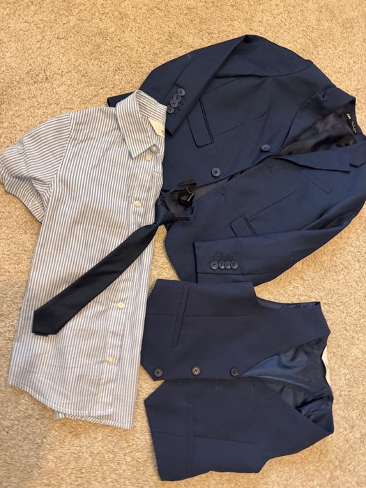 Сако, риза, вратовръзка и елек 122 размер