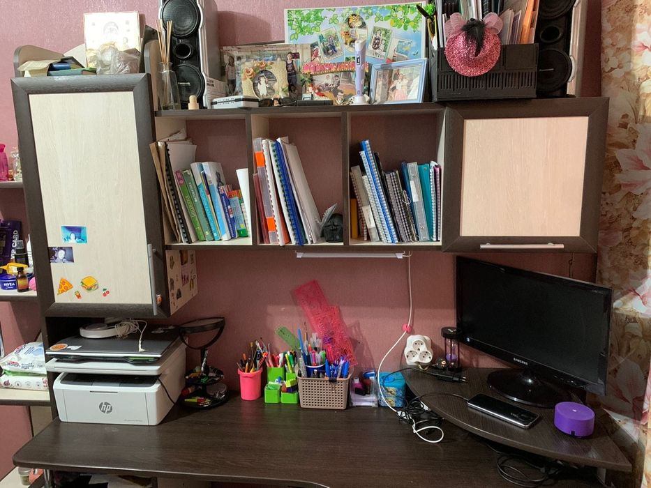 Продаётся школьный стол!