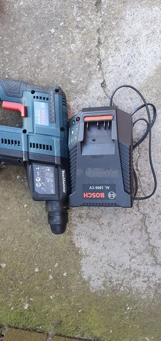 Ciocan rotopercutor bosch profesional.