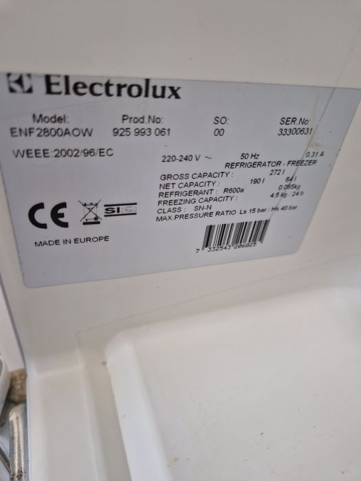 Хладилник с фризер Electrolux A+ 55 см широк