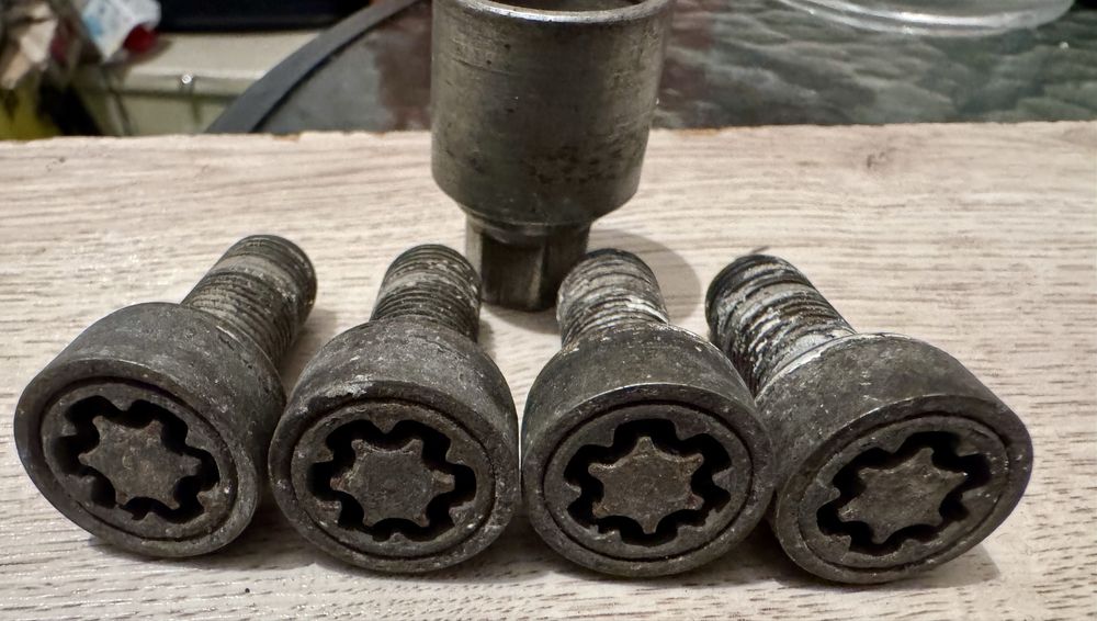 Секретни болтове Audi A6 A5 A4