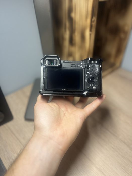 Sony A6400 + SmallRig cage +SmallRig NP-FW50 3818