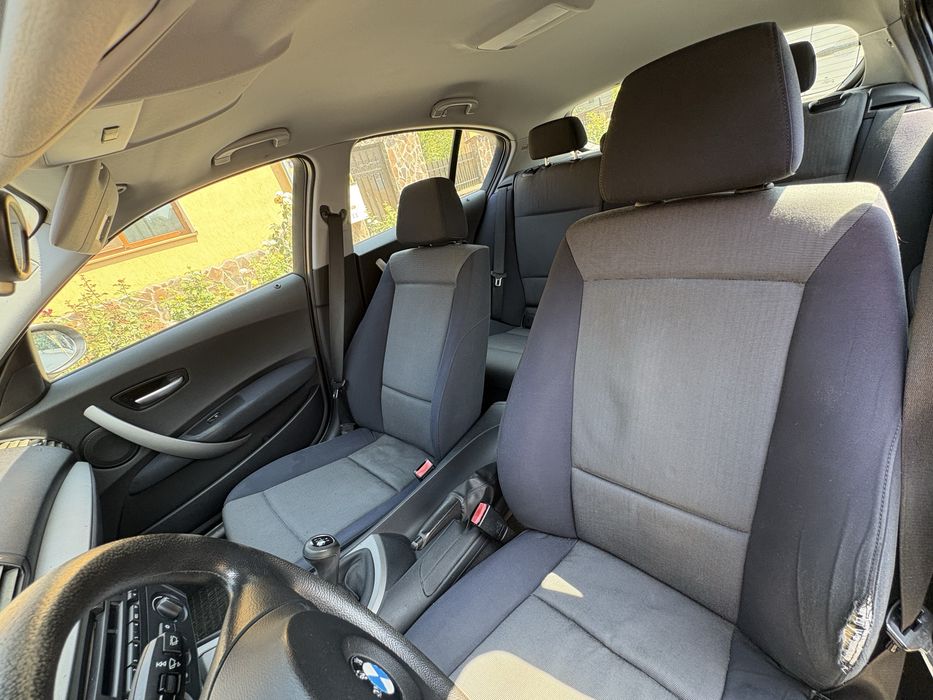 VAND BMW Seria 1 116i – 1.6 benzină – 2005 – 1.500€ usor negociabil