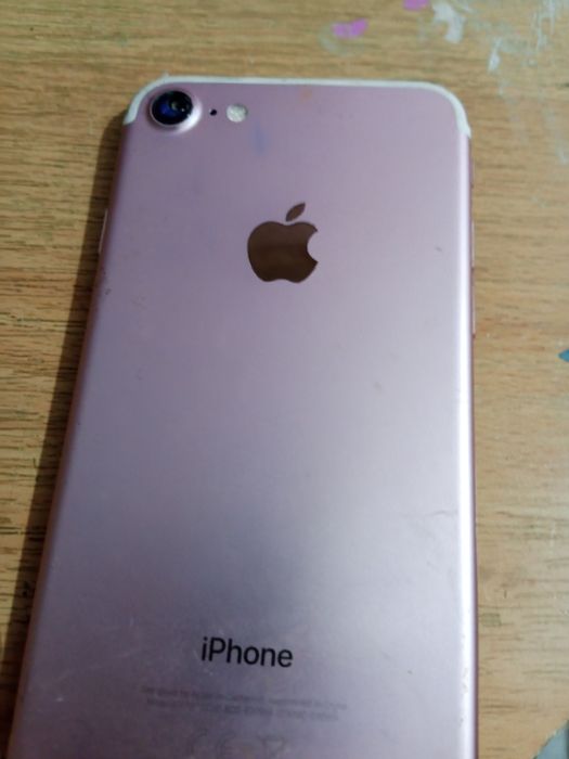 Продаю iPhone 7 б/у
