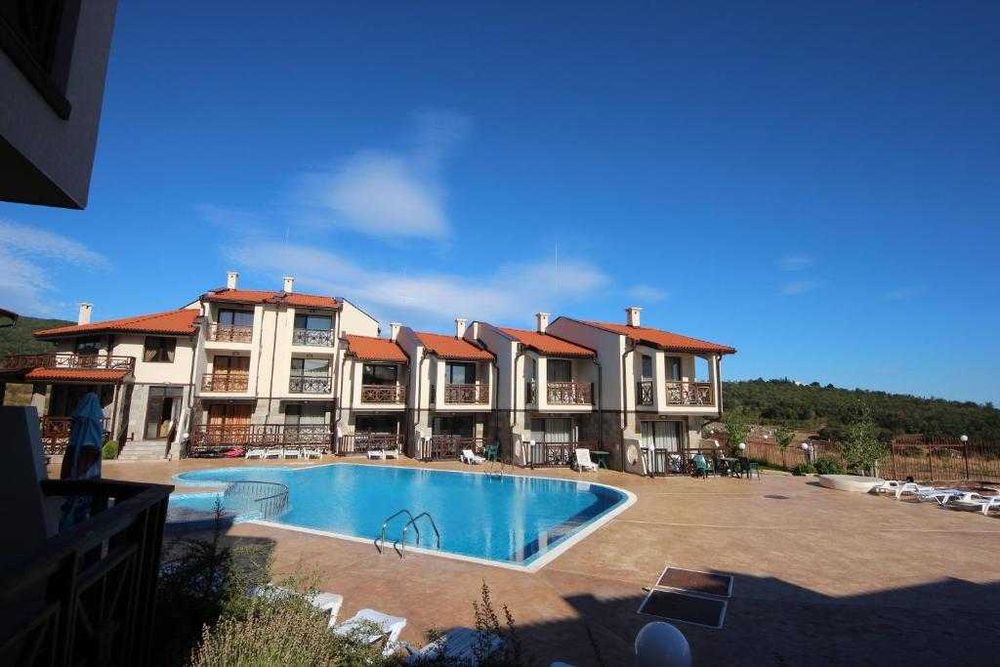 69990 EUR  2-стаен апартамент 72 кв.м.  Империал Хайтс, 1,5 км до плажа