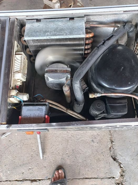 Витринный шкаф мини-холодильник