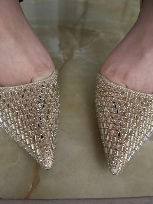 Туфли на среднем каблуке