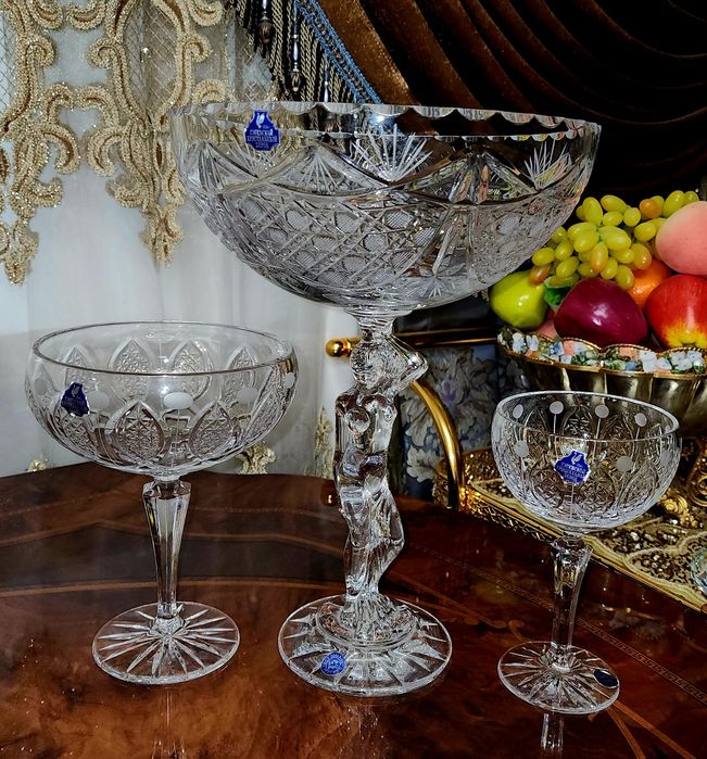 Хрустальные вазочки "Вишенка" на высоких  фигурных ножках.