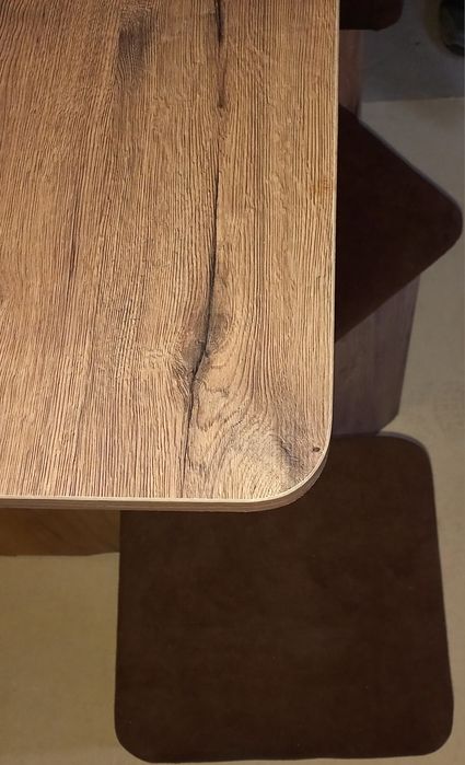 Стол и 3табуретки.