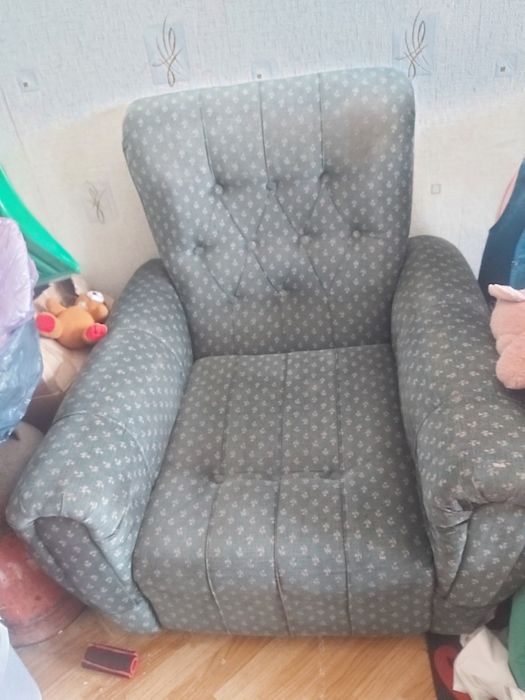 Продам 2 дивина и 1 кресло
