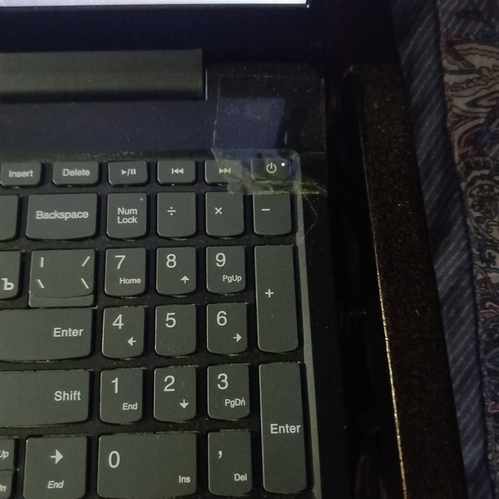 Noutbuk lenovo sotiladi