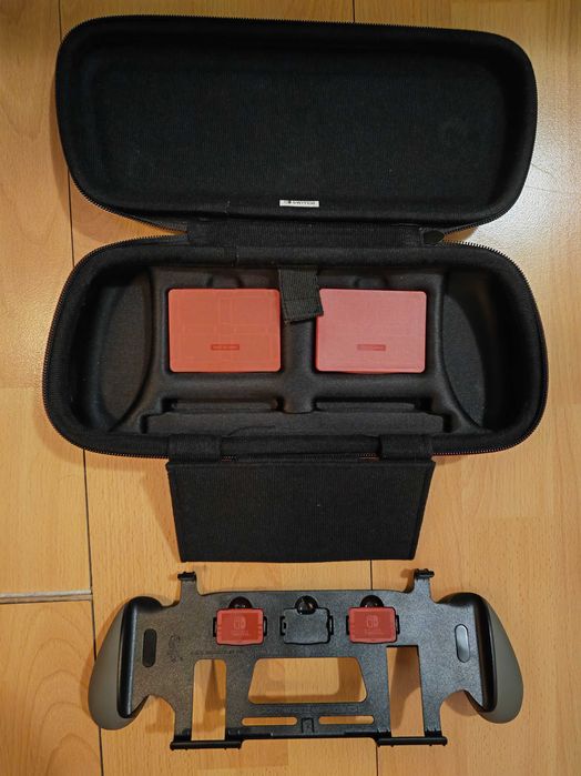 Nintendo Switch Controller grip +  travel case