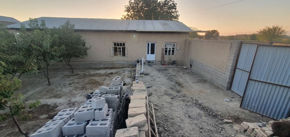 Hovli sotiladi 8 sotiq