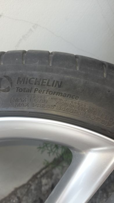 Джанти с гуми за Ауди 18 цола.