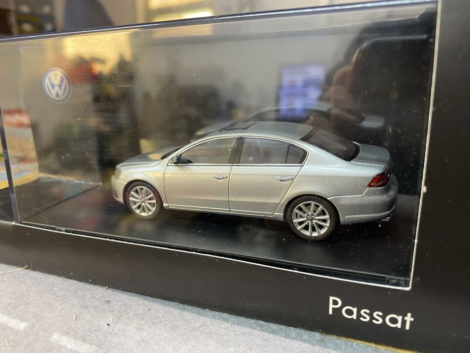 VOLKSWAGEN  PASSAT machetă auto scara 1:43 (11cm) Dealer Edition