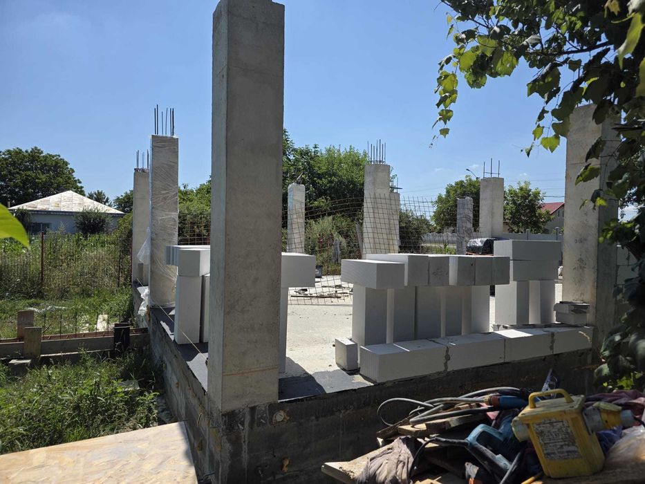 Casa in constructie cu teren arabil