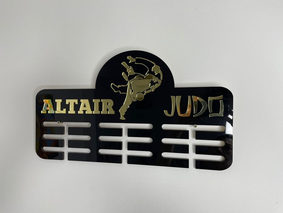 Медальница  из дерево