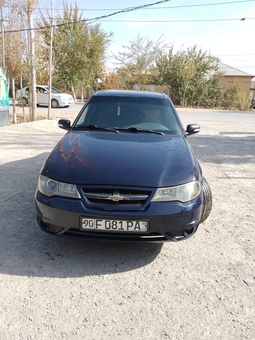 Qiz qizga yashirin kamera bilan massaj qiladi