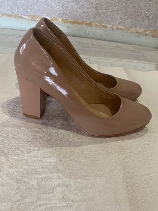 Продам туфли светлокоричневые