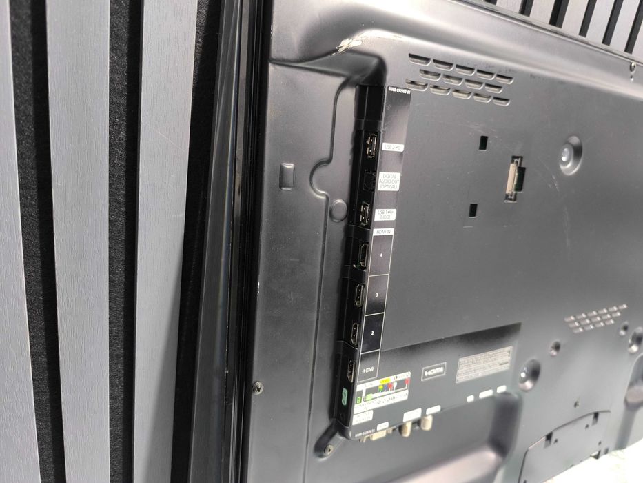 Televizor Samsung UE32D5720RS 32 inch Smart TV cu porturi multiple