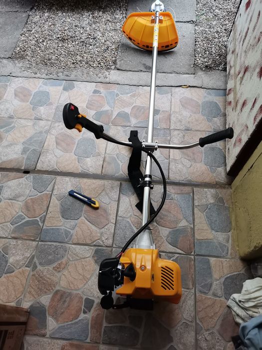 Motocoasa pe benzina 8.5cp