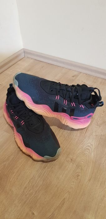 Papuci adidas Trae  Young 3