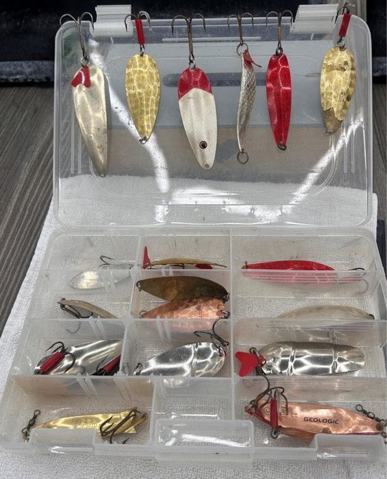 Vând set complet pescuit – Shimano Stella 2500 FD + accesorii