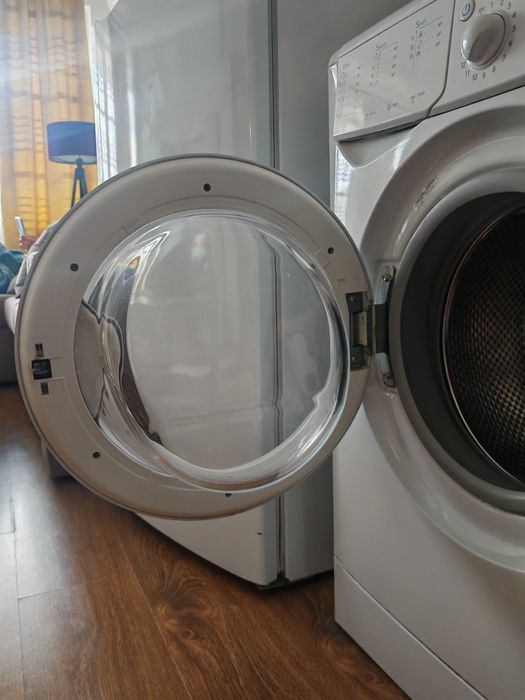 Продава се пералня Indesit в отлично състояние