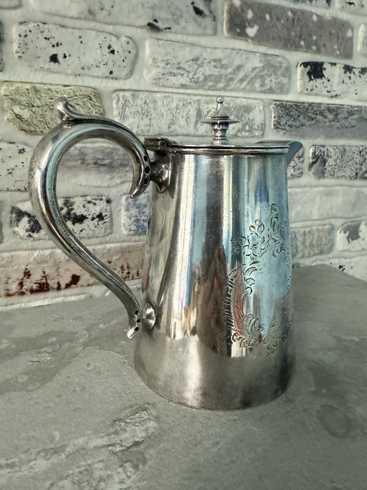 Cafetiera suflata cu argint