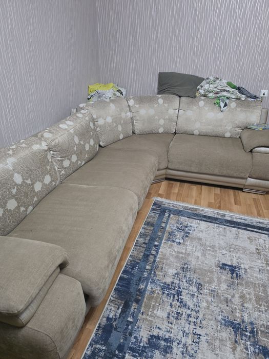 Продам угловой диван в среднем состоянии