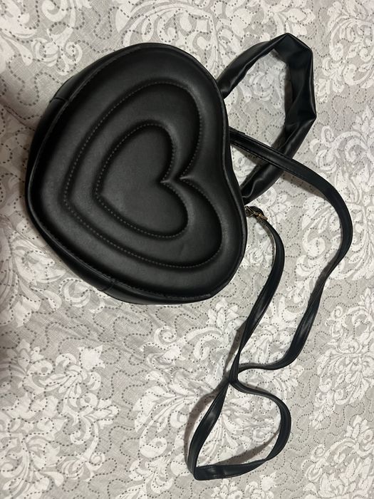 Дамска чанта с две дръжки и със забележка!