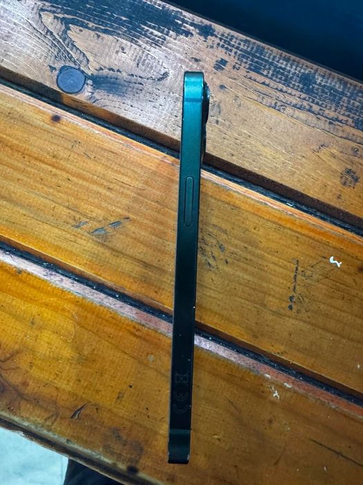 iPhone 13 зелен