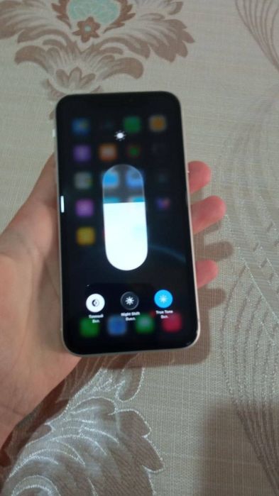 Iphone 11 sotiladi rangi oq