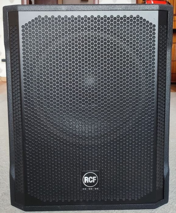 Сабвуфер и саттелит со стойкой