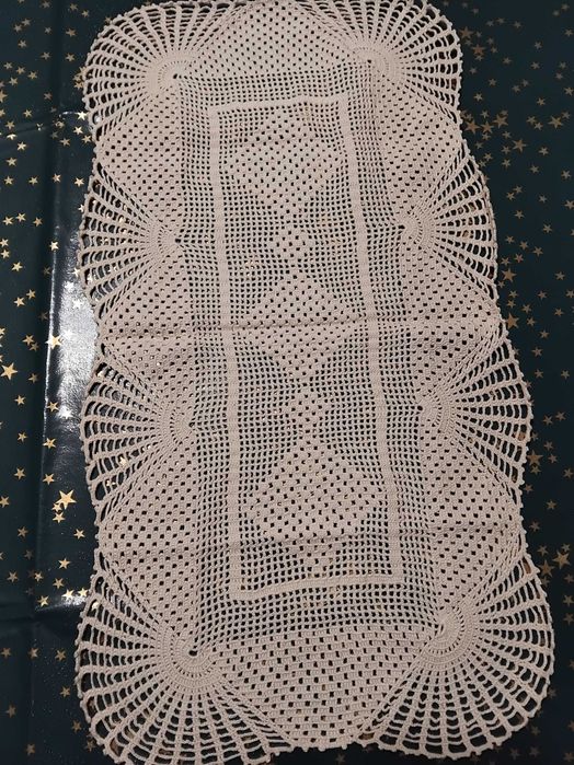 З броя каренца, плетени на една кука.