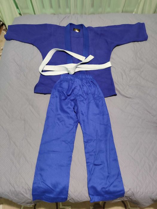 продам кимано детское синего цвета