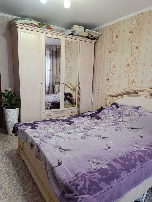 Продается  3 комн кв Габдуллина. 64 в центре