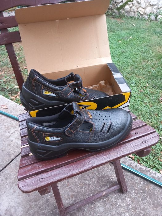 Sandale noi, bărbați pentru muncă