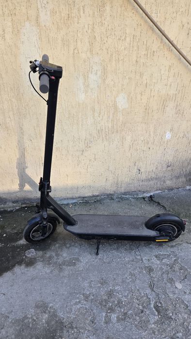 Електрическа тротинетка с предно окачване – отлична за града!