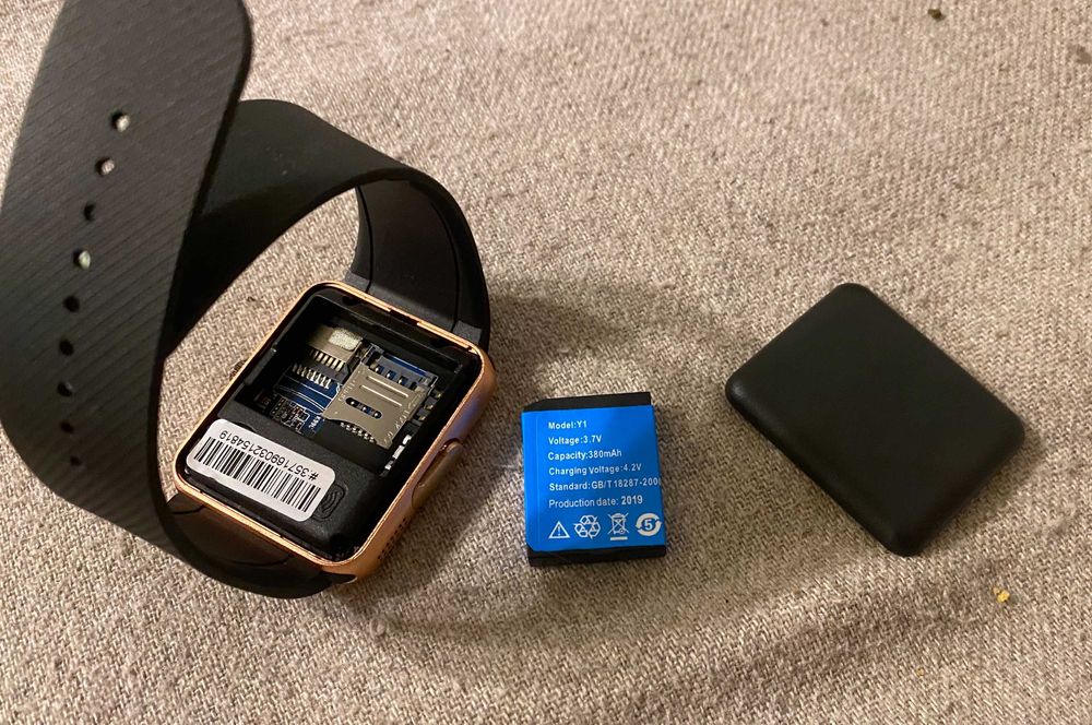 Smartwatch Y1 cu slot SIM și card, nou, defect nu pornește