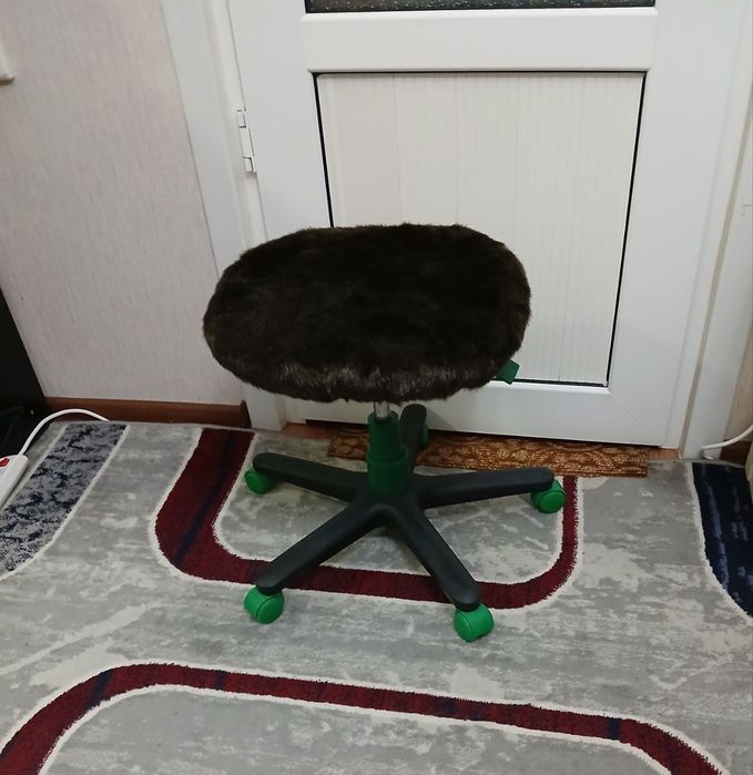 Срочно  продаётся Компьютерное кресло  НЕ ДОРОГО